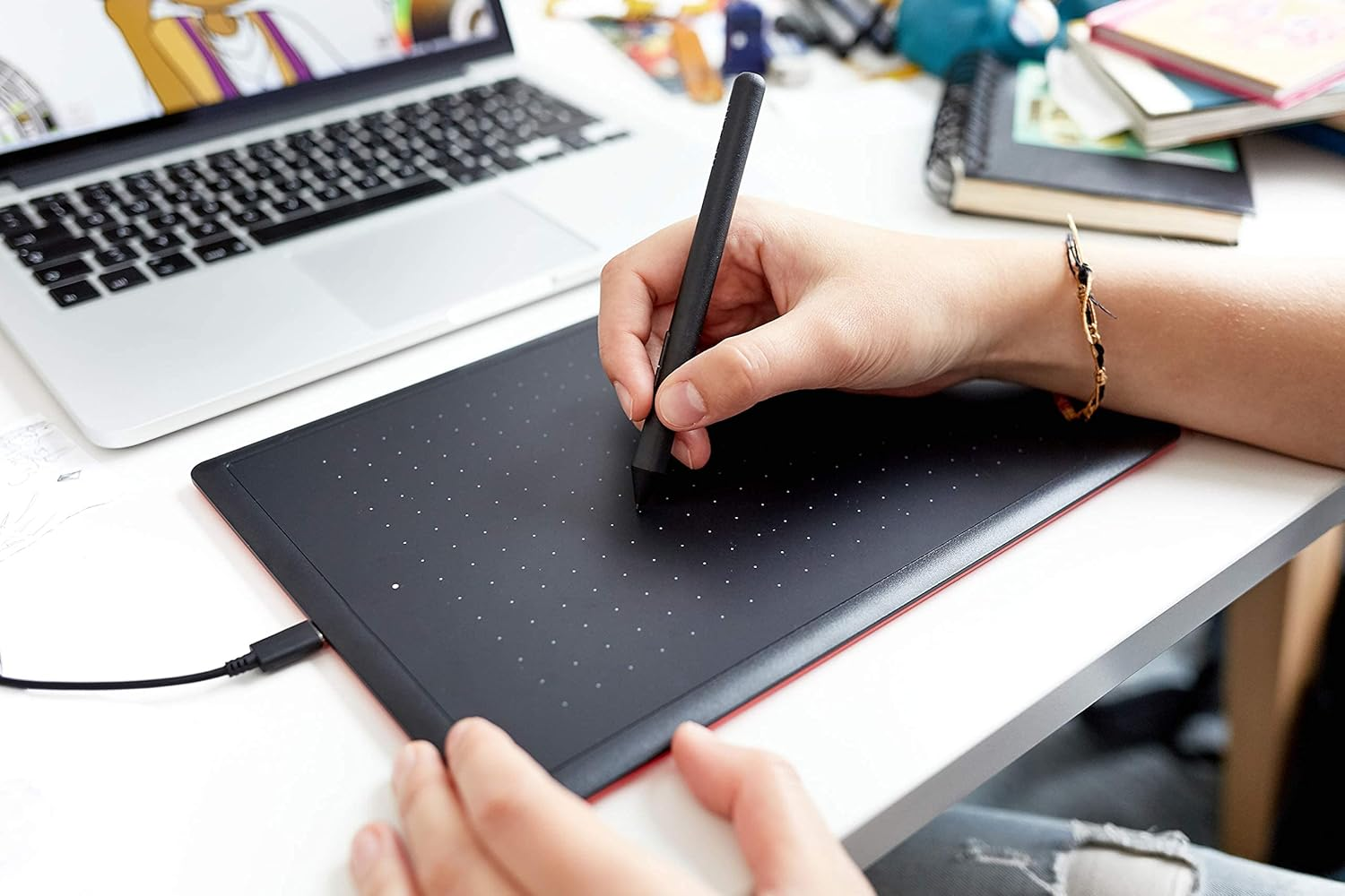 Wacom One by Wacom CTL-672-N Ideal for Work from Home & Remote Learning - Black