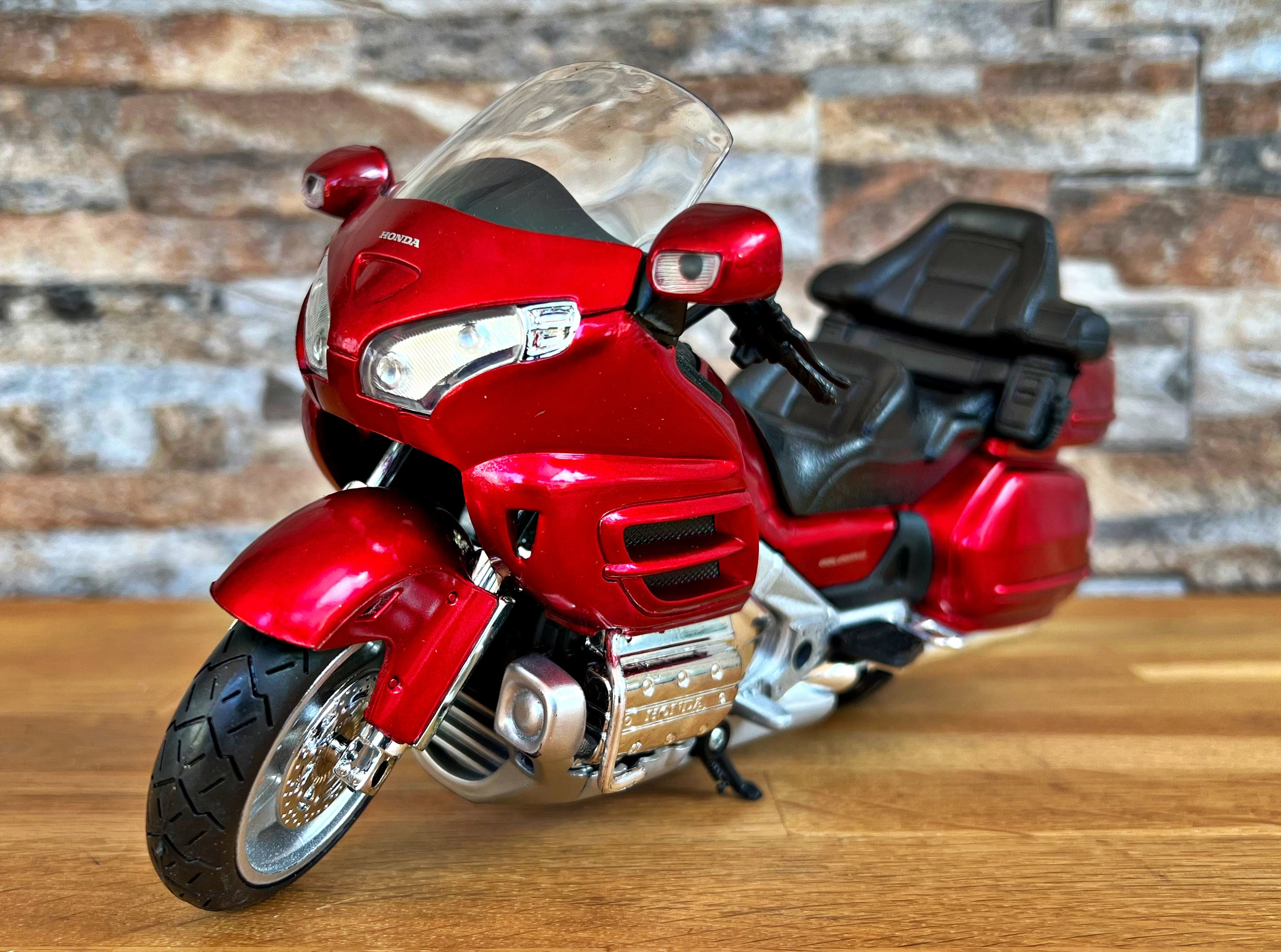 Motor Max 76264 Honda 1800CC Goldwing Road Bike Red 1:6 Moto Modellino