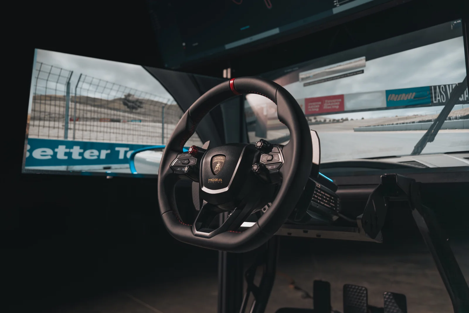 MOZA RS096 REVUELTO SIM-RACING STEERING WHEEL
